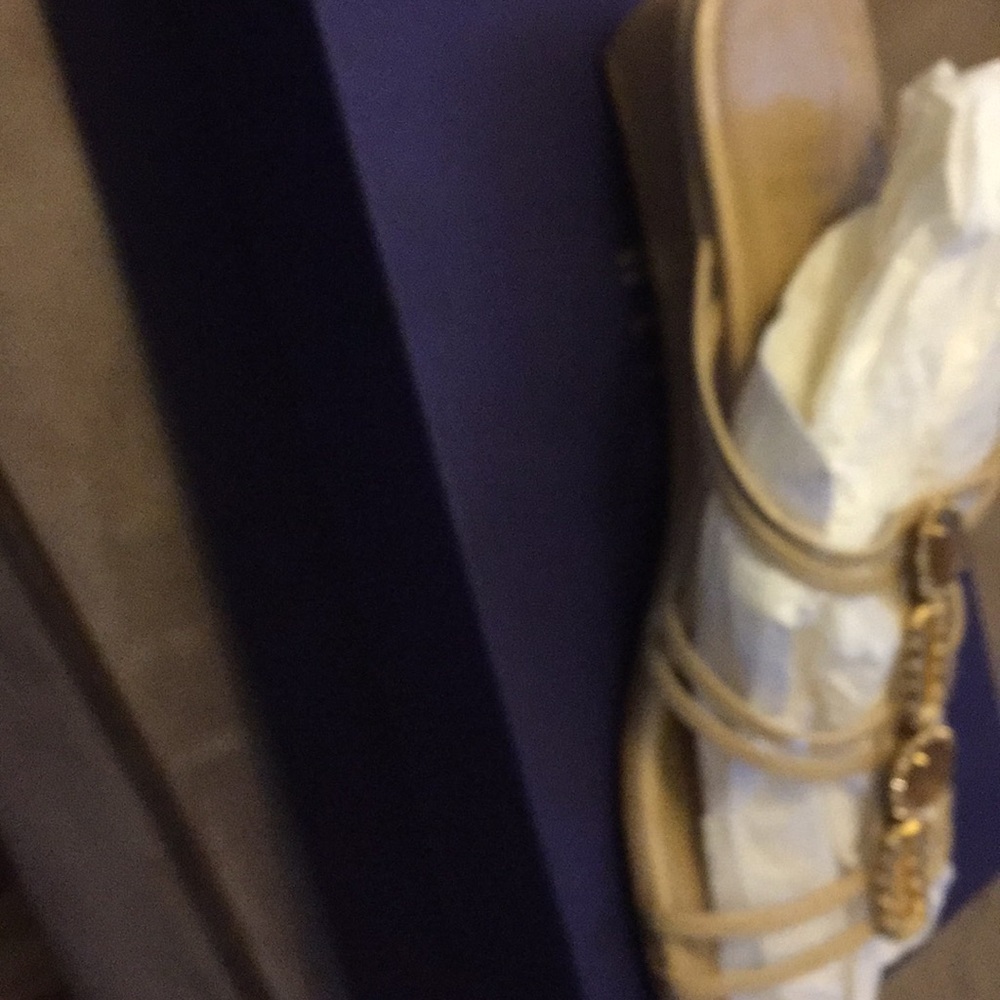 Sandals - Picture 2 of 3
